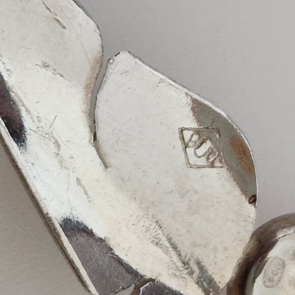 VINTAGE? DESIGNER'S STAMPED SILVER NECKLACE WITH PINK NATURAL CABOCHONS - Picture 4 of 9